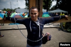 Denis Hernández Varona protesta en Tapachula México el 7 de abril de 2019.