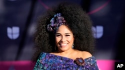 Aymée Nuviola , una de las artistas cubanas nominada a la 25 edición de los Latin Grammy.