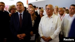 El vice primer ministro ruso Yuri Borisov, jefe de la Comisión Intergubernamental Rusia-Cuba, junto a su contraparte cubana, Ricardo Cabrisas en La Habana en 2018.