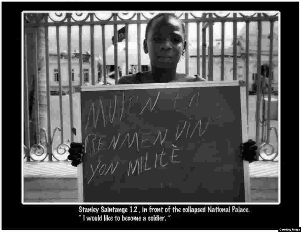 &quot;Quiero convertirme en soldado&quot;. Foto Roberto Koltún, cortesía de The Miami Herald.