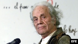 Fotografía del 8 de agosto de 2001, del poeta chileno Nicanor Parra.