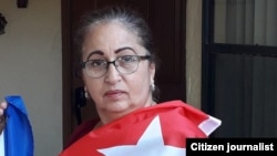 La comunicadora cubana Miriam Celaya desea viajar al exterior, pero el gobierno de Cuba se lo prohíbe. (Imagen tomada de su perfil en Facebook).