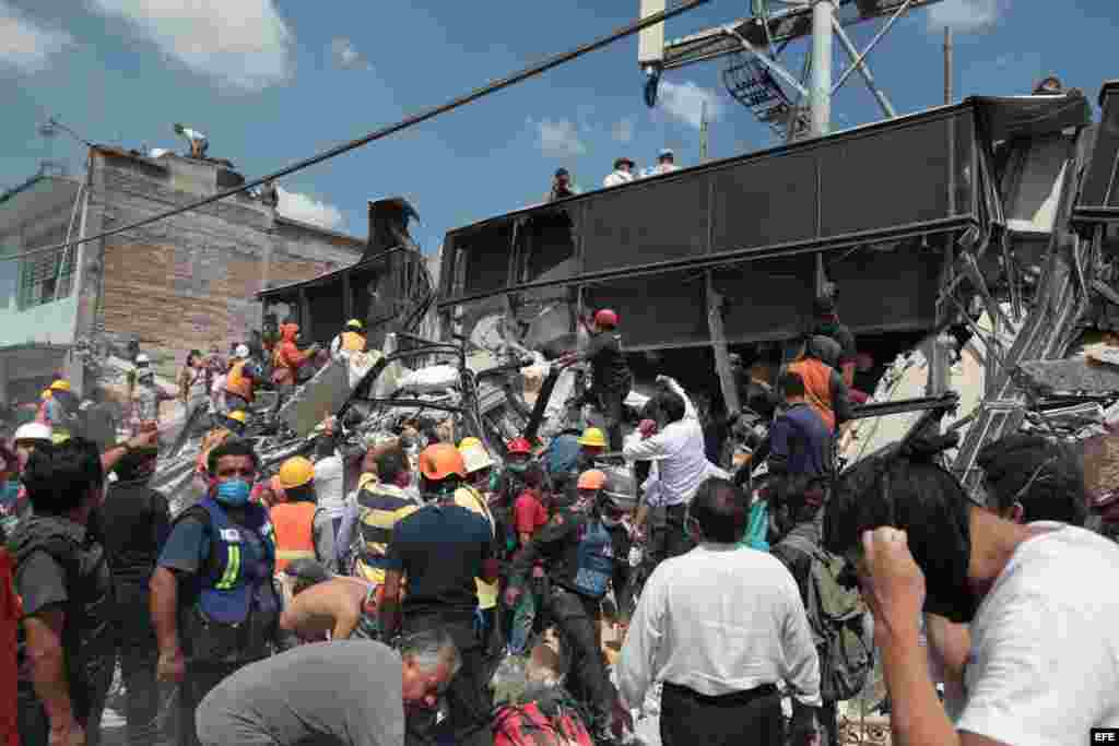 Un edificio derruido a consecuencia del sismo en Ciudad de México.