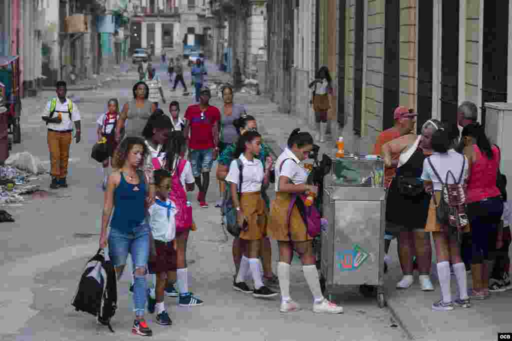 Curso Escolar 2017-2018, en La Habana, Cuba.