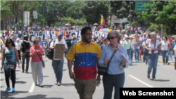 Baja presencia de opositores en marcha convocada por la MUD