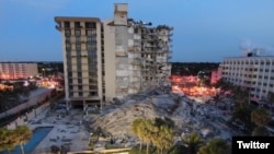 Vista del condominio Champlain Towers South tras la tragedia. (Twitter/@MiamiDadeFire)