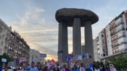 Los manifestantes marcharon desde la Puerta de Alcalá hasta el estadio Wizink Center, lugar donde Rodríguez presentó el espectáculo “La espera terminó”.