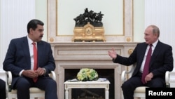 El presidente ruso Vladimir Putin y su homólogo venezolano Nicolás Maduro durante una reunión en el Kremlin este martes, 25 de septiembre. 