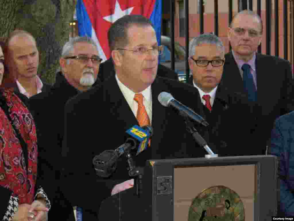 Mitin de exiliados cubanos en Union City, New Jersey. (Foto: Chuck Forcucci)