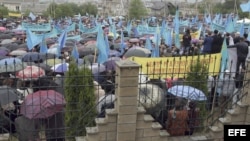 Recordando la deportacion de los tartaros en un cementerio de Simferopol, Crimea. 