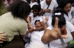 Fuerzas del régimen reprimen a las Damas de Blanco el 20 de marzo de 2016 en La Habana. REUTERS/Ueslei Marcelino.