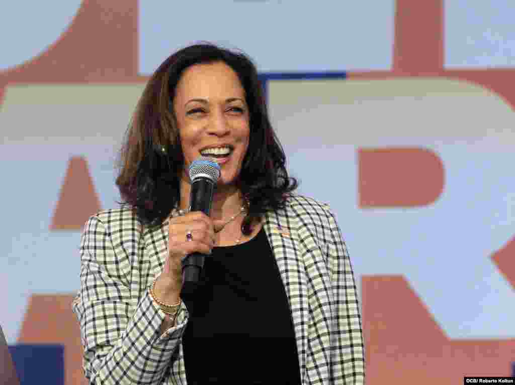 Kamala Harris durante su visita FIU