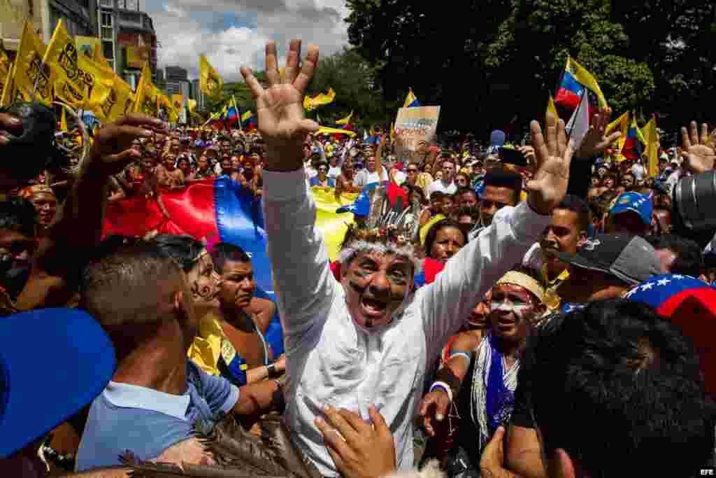 Cerca de un millón de opositores toman las calles de Caracas. 