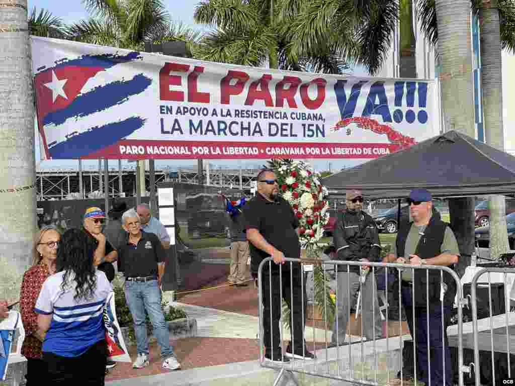 La Asamblea de la Resistencia Cubana encabeza una caravana de carros, desde el Cuban Memorial en el Tamiami Park, en Miami, para solidarizarse con las marchas c&#237;vicas en Cuba.