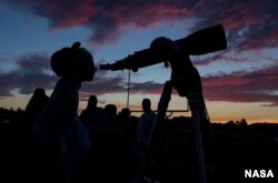 Millones de estadounidenses verán el eclipse total de Sol.