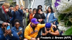 Un memorial en homenaje a Kobe Bryant, en Los Angeles. (Frederic J. Brown/AFP)