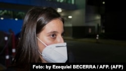 Karla Pérez en el aeropuerto Juan Santa María en Alajuela, Costa Rica, el 18 de marzo de 2021. (Ezequiel Becerra / AFP).