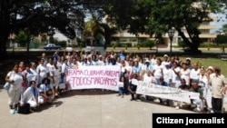 Activistas y Damas de Blanco en iniciativa #Todos marchamos. Foto cortesía de Angel Moya, archivo del domingo 13 de marzo.