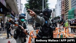 La policía de Hong Kong dispersa la manifestación pro democrática del 24 de mayo de 2020. (Anthony Wallace/AFP)