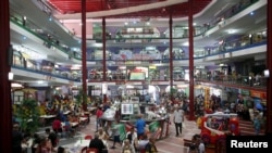 El centro comercial Carlos III en La Habana. REUTERS/Alexandre Meneghini