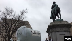 Centenares de manifestantes y la policía se enfrentaron en Washington con motivo de la toma de posesión del presidente Trump. 