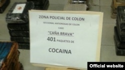 La Policía Nacional de Panamá incautó 401 paquetes de cocaína en un barco procedente de Cuba, disimulados entre tanques de melaza de caña.