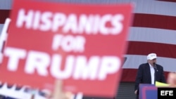 Hispanos apoyan a Trump durante su discurso en el Bayfront Park de Miami.