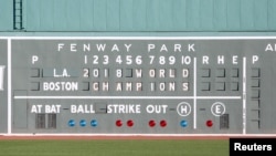 La pizarra del Fenway Park tras la victoria en la Serie Mundial. Mandatory Credit: Paul Rutherford-USA TODAY Sports