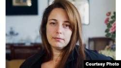 Tania Bruguera, una artista plástica cubana. 