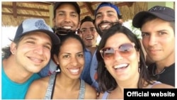 Equipo de Periodismo de Barrio en el 2016 que fue interrogado por la Seguridad del Estado mientras cubría el paso del huracán Matthew por Cuba