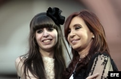 ARCHIVO. La presidenta argentina, Cristina Fernández de Kirchner y su hija Florencia.