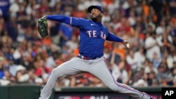 El cubano Aroldis Chapman, el "Lanzallamas zurdo", cierra contrato con los Pitaras de Pittsburg. (AP Foto/David J. Phillip, File)