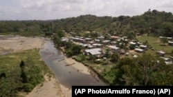 Río Turquesa, ubicado entre las comarcas Wargandí y Emberá, en la selva del Darién. (AP Photo/Arnulfo Franco)