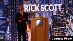 Rick Scott en el evento de los conservadores que se realiza en Miami.