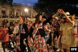 Las modelos que participaron en el primer desfile de la casa de modas Chanel en La Habana.