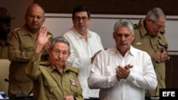 Raúl Castro y el primer vicepresidente, Miguel Díaz-Canel en la sesión de la Asamblea Nacional del Poder Popular, en La Habana (Cuba). 