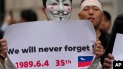 Manifestantes cerca de la Embajada de China en Londres recuerdan la masacre del 4 de junio de 1989 perpetrada en la plaza de Tiananmén, Beijing.
(AP Photo/Kirsty Wigglesworth).