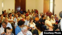 ARCHIVO. Vista general del público asistente al Centro Cultural Padre Félix Varela . (Foto Iván García) 