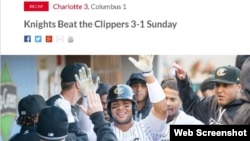 Los jugadores de Charlotte Knights felicitan a Yoan Moncada. Tomado de https://www.milb.com/knights/news/knights-beat-the-clippers-3-1-sunday/c-227467522/t-196097284