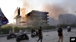 Edificios destruidos que fueron alcanzados por bombardeos israelíes en Dahiyeh, Beirut, Líbano, el domingo 6 de octubre de 2024. (AP Foto/Hussein Malla)