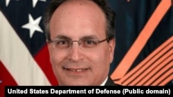 Francisco O. Mora, representante de EEUU ante la OEA. (Foto: United States Department of Defense).