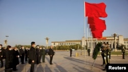 Miguel Díaz-Canel en una ceremonia en el Monumento a los Héroes del Pueblo, en la Plaza Tiananmen, en Beijing, China. (Alejandro Azcuy/Courtesy of Cuban Presidency/Handout via Reuters)