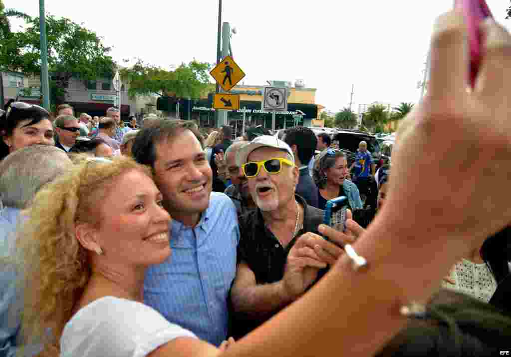 Acto de la Brigada 2506 en Miami con el senador Marco Rubio. 