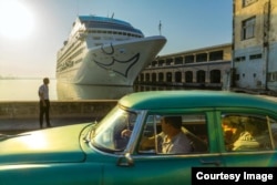 Crucero de EEUU atracado en el Puerto de La Habana.