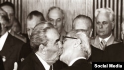 Beso Brézhnev-Honecker