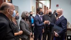 El secretario de Seguridad Nacional de EEUU, Alejandro Mayorkas, el 19 de agosto de 2021 en la Ermita de la Caridad, Miami.