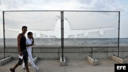 Una pieza similar que se exhibe en Nueva York fue expuesta en el malecón durante la XI Bienal de La Habana