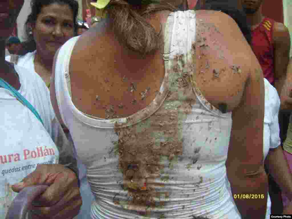 Detalles de desechos lanzados a las Dama de Blanco en La Habana.