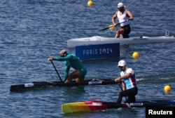 Isaquias Guimaraes Queiroz, de Brasil; Martin Fuksa, de la República Checa; y Fernando Dayán Jorge Enríquez, del Equipo Olímpico de Refugiados compiten en el canotaje de velocidad en el Estadio Náutico de Vaires-sur-Marne. REUTERS/Yara NardiREUTERS/Yara Nardi