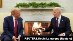 El presidente de EEUU, Joe Biden, se reúne con el presidente electo Donald Trump en la Casa Blanca en Washington, Estados Unidos, el 13 de noviembre de 2024. REUTERS/Kevin Lamarque